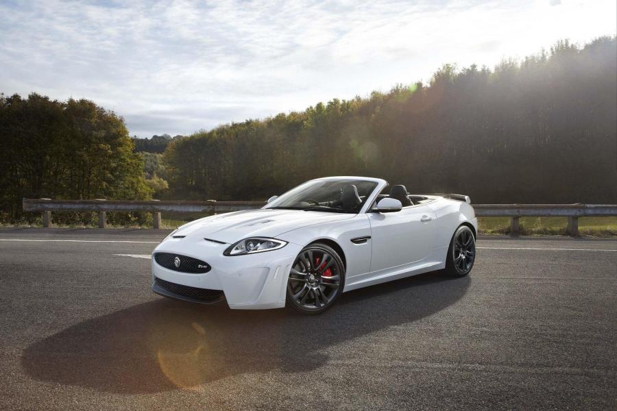  Jaguar XKR-S Convertible 2012 года  (фото 24 из 45)